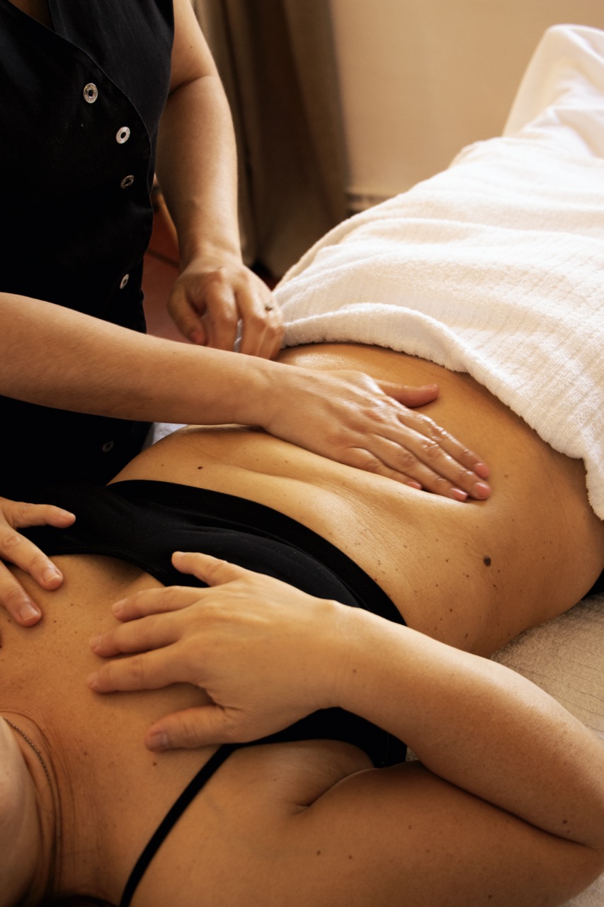 image massage du ventre l'Heure Passagère